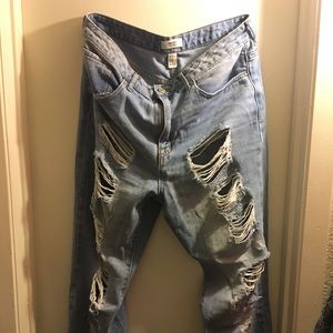 FOREVER21 BOYFRIEND DESTROYED JEANS